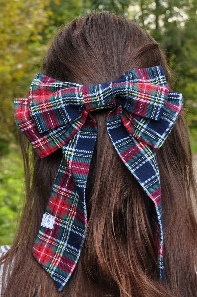 women wearing bow in hair
