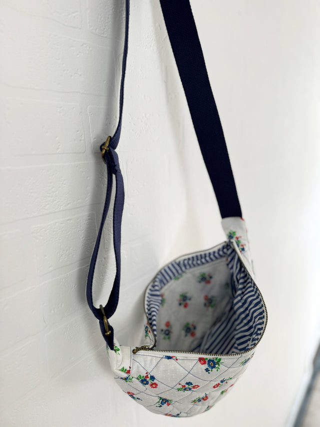 The Well Worn vintage fabric cross body bag inside details