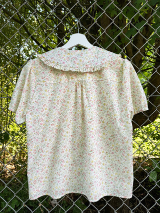 back-floral-blouse-fence