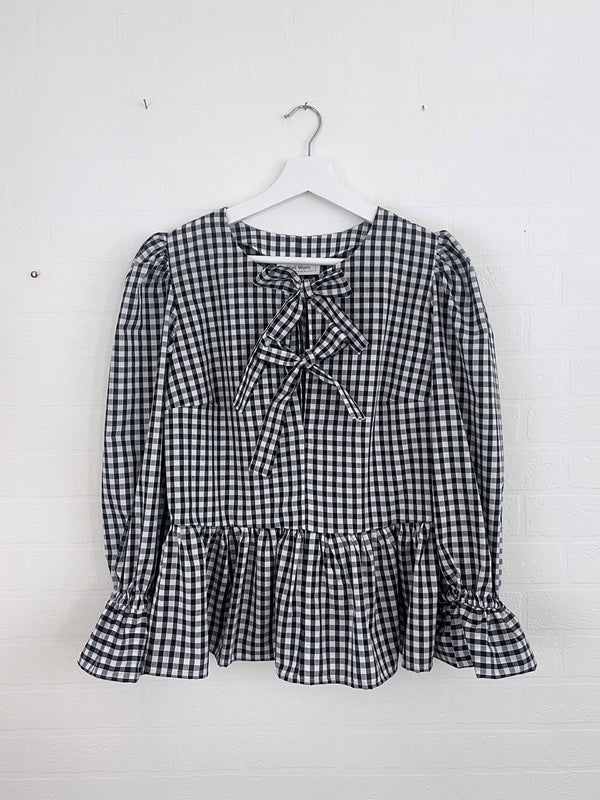 The Well Worn black and white bow top