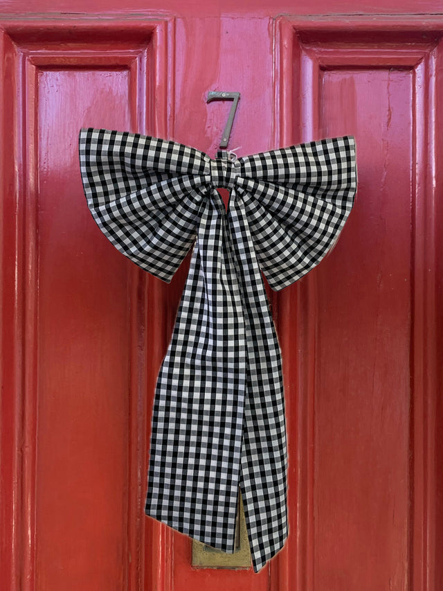 The Well Worn gingham bow on door
