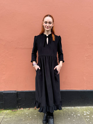 women in black dress with pockets
