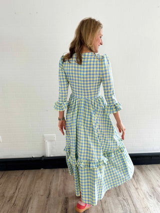 woman wearing dress with pockets back