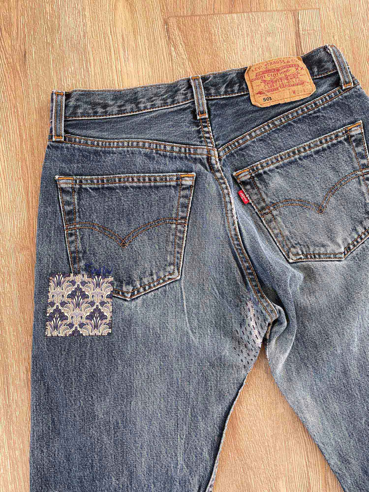 Levi's 501 outlet patch jean